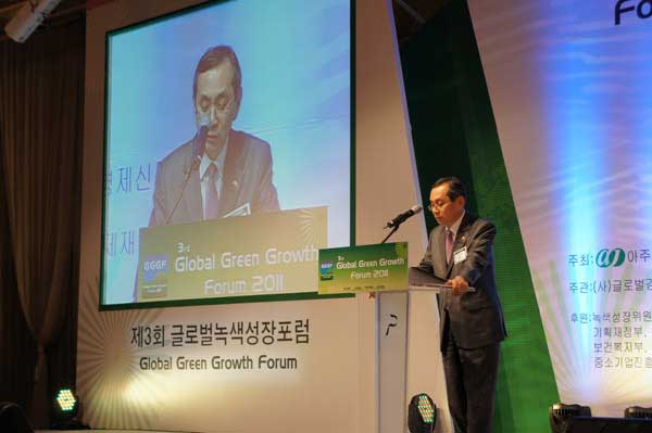 韓國知識經濟委員會委員長金永煥做開幕式致辭