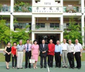 亚太交流与合作基金会副主席肖武男先生（中）