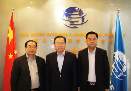 Chen Quansheng (Middle), Counsellor of the State Council of China
